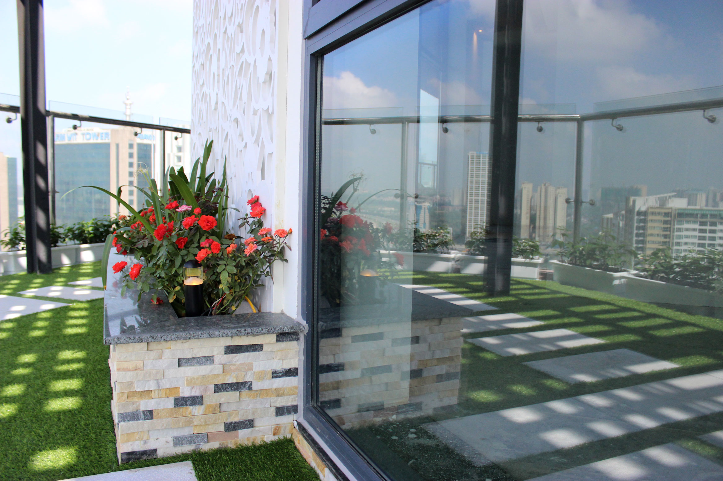 penthouse-Hoang-Dao-Thuy3